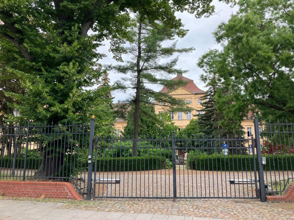 "Ferienwohnung Am Schloss" - Ferienwohnung Mit Blick Auf Das Barbyer Schloss, 5 Gehminuten Bis Zur Elbe Exterior foto